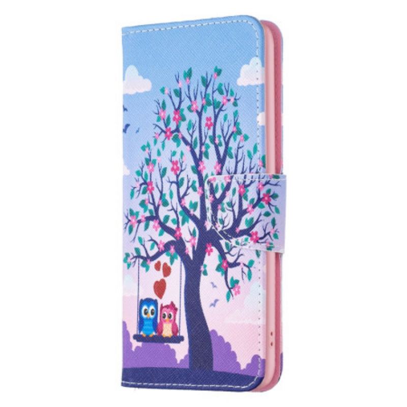 Capa Flip Para iPhone 15 Plus Corujas No Balanço